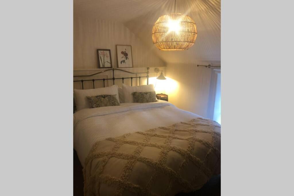 The Pink Cottage Upstairs Suite & Garden Summer Room Whitehead Luaran gambar