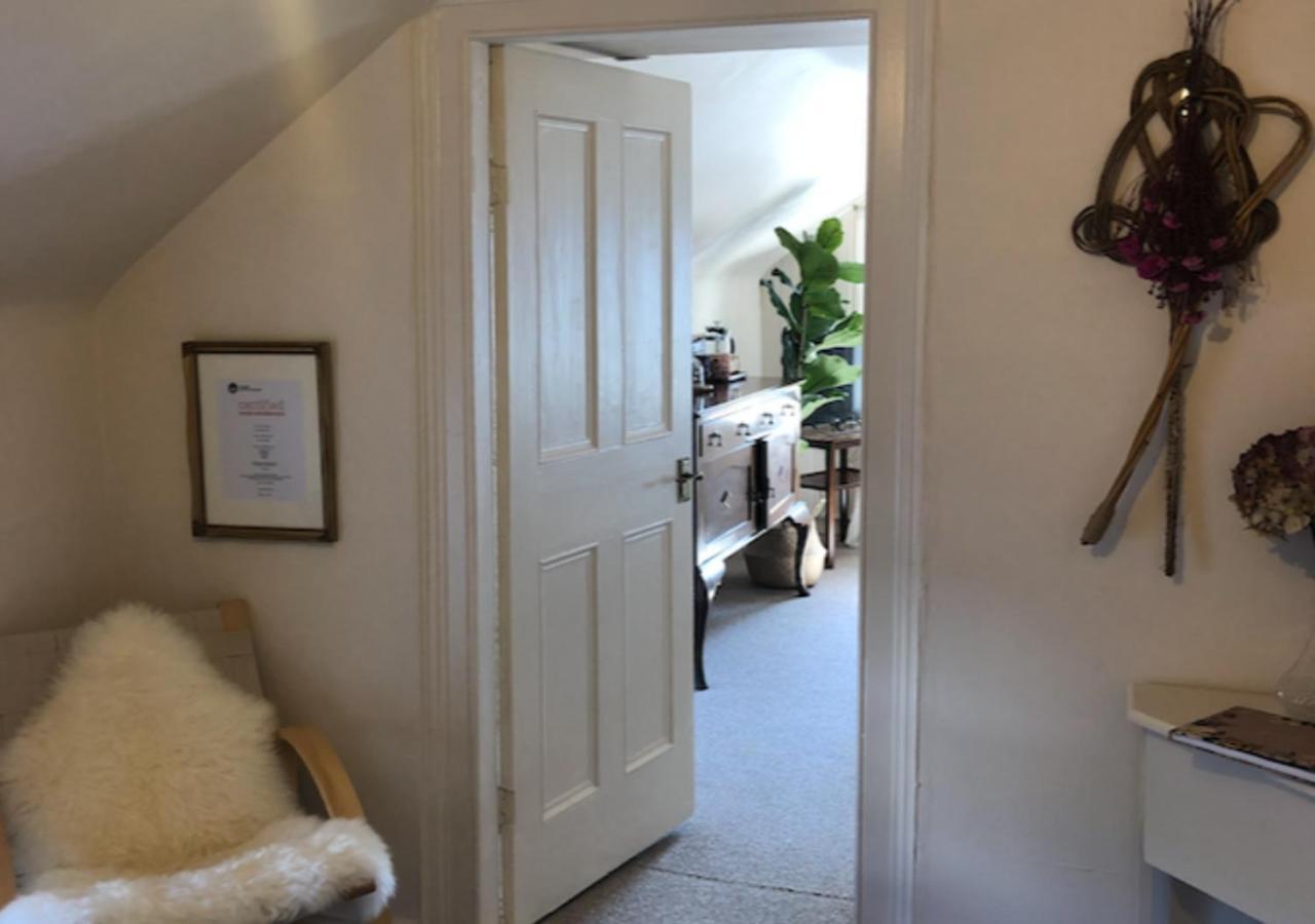 The Pink Cottage Upstairs Suite & Garden Summer Room Whitehead Luaran gambar