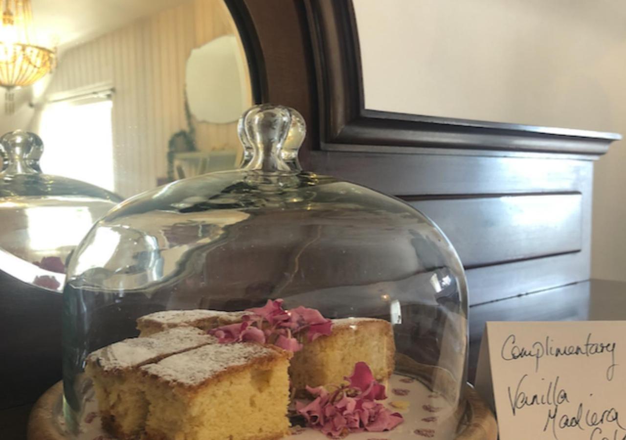 The Pink Cottage Upstairs Suite & Garden Summer Room Whitehead Luaran gambar