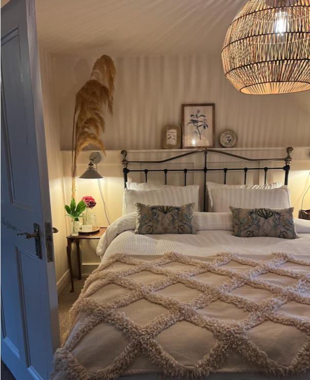 The Pink Cottage Upstairs Suite & Garden Summer Room Whitehead Luaran gambar