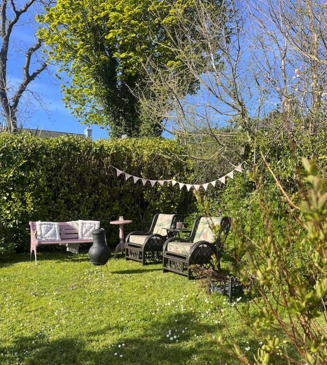 The Pink Cottage Upstairs Suite & Garden Summer Room Whitehead Luaran gambar