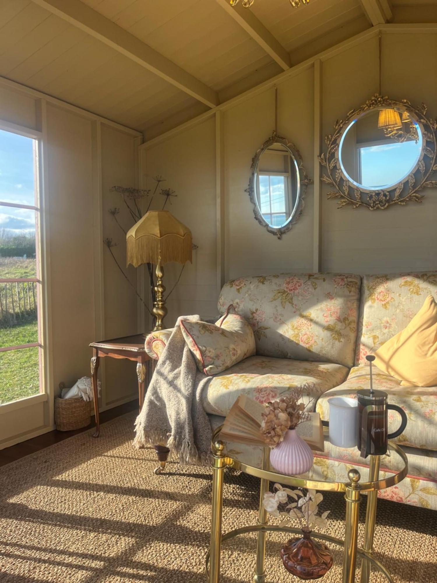 The Pink Cottage Upstairs Suite & Garden Summer Room Whitehead Luaran gambar