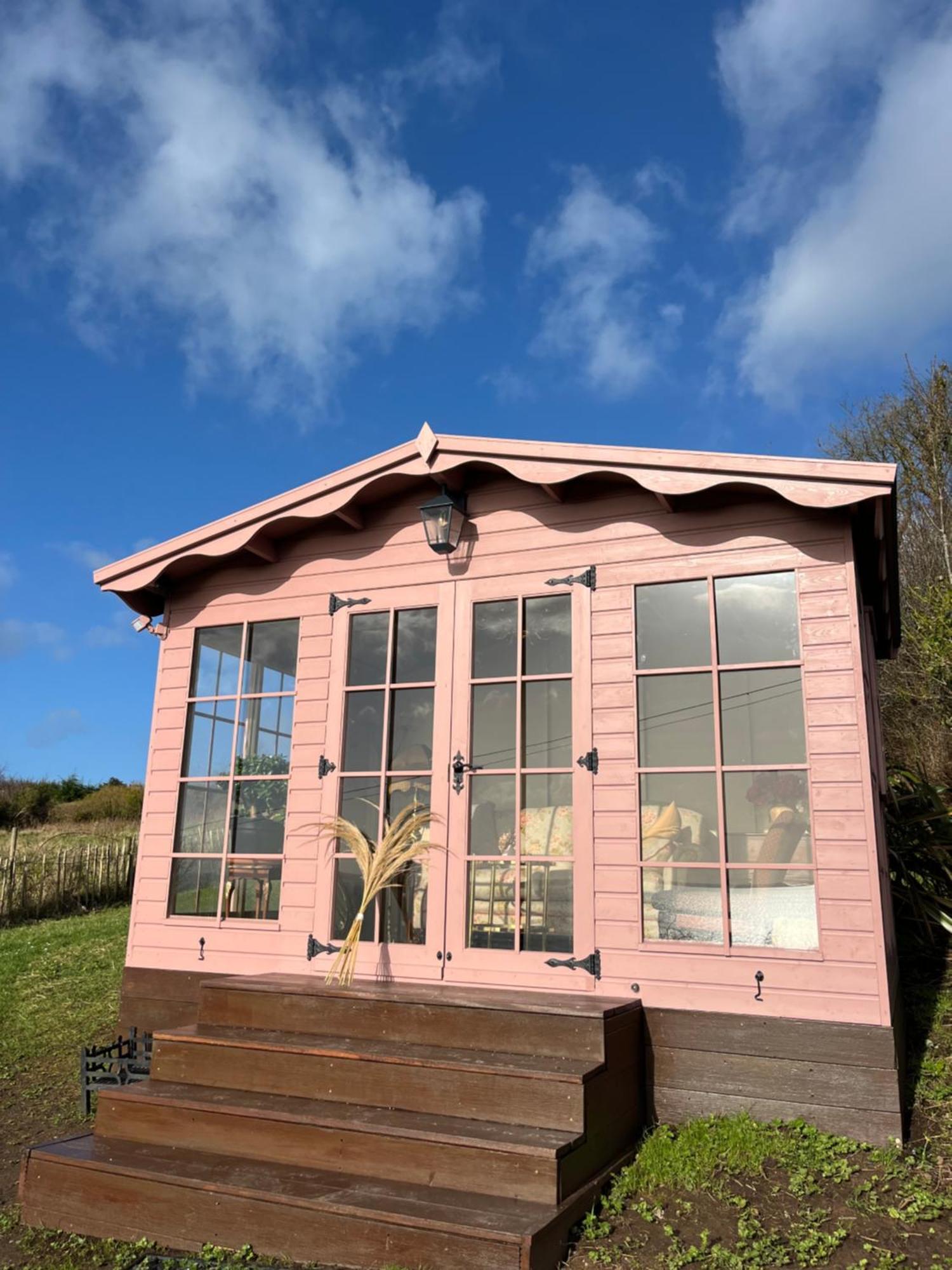 The Pink Cottage Upstairs Suite & Garden Summer Room Whitehead Luaran gambar