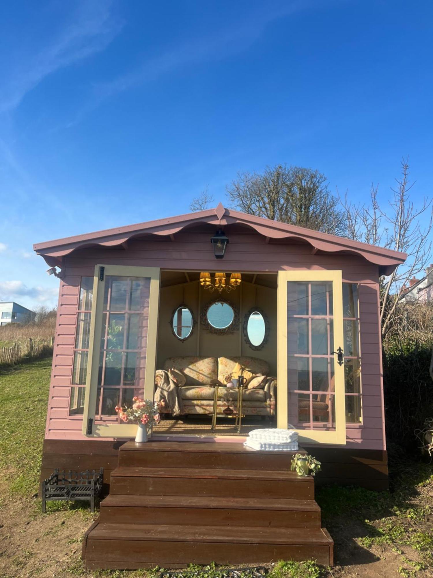 The Pink Cottage Upstairs Suite & Garden Summer Room Whitehead Luaran gambar